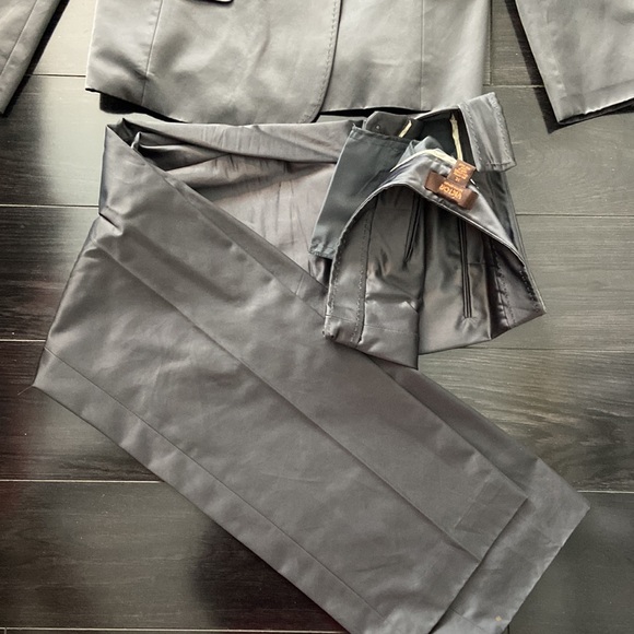 Suit - Picture 2 of 4